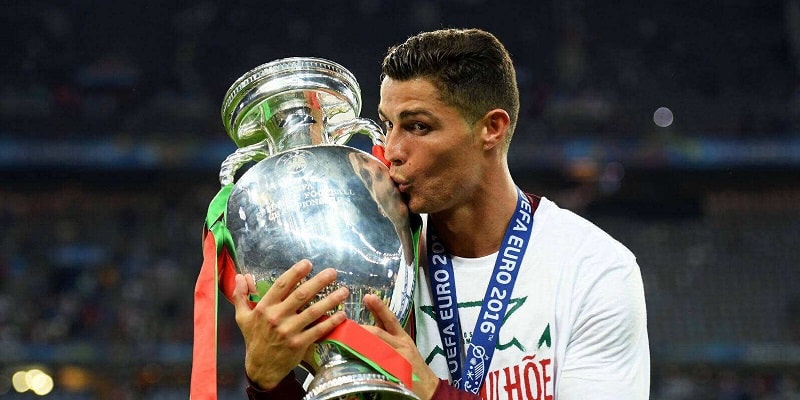 Siêu sao Ronaldo nắm giữ nhiều kỷ lục ấn tượng tại giải đấu